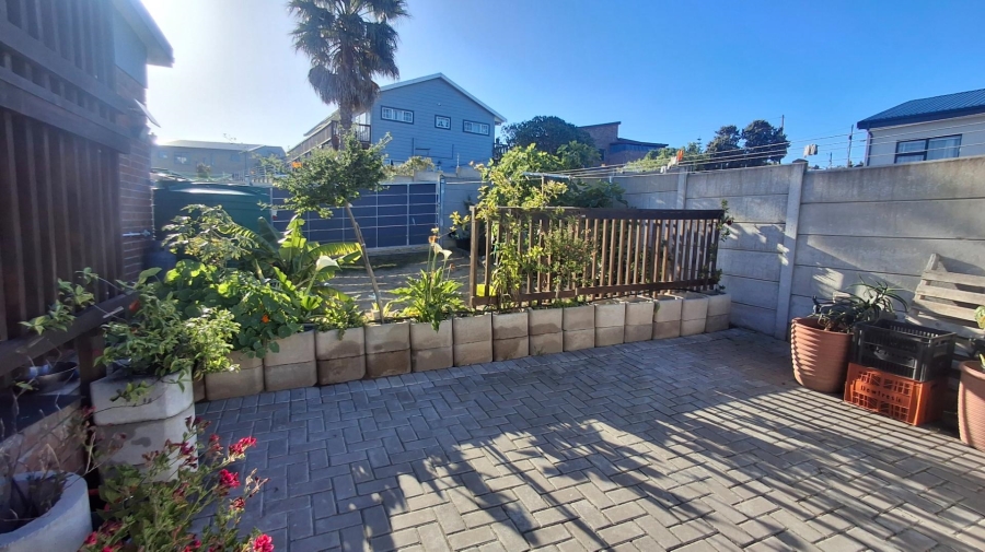 4 Bedroom Property for Sale in Dana Bay Western Cape